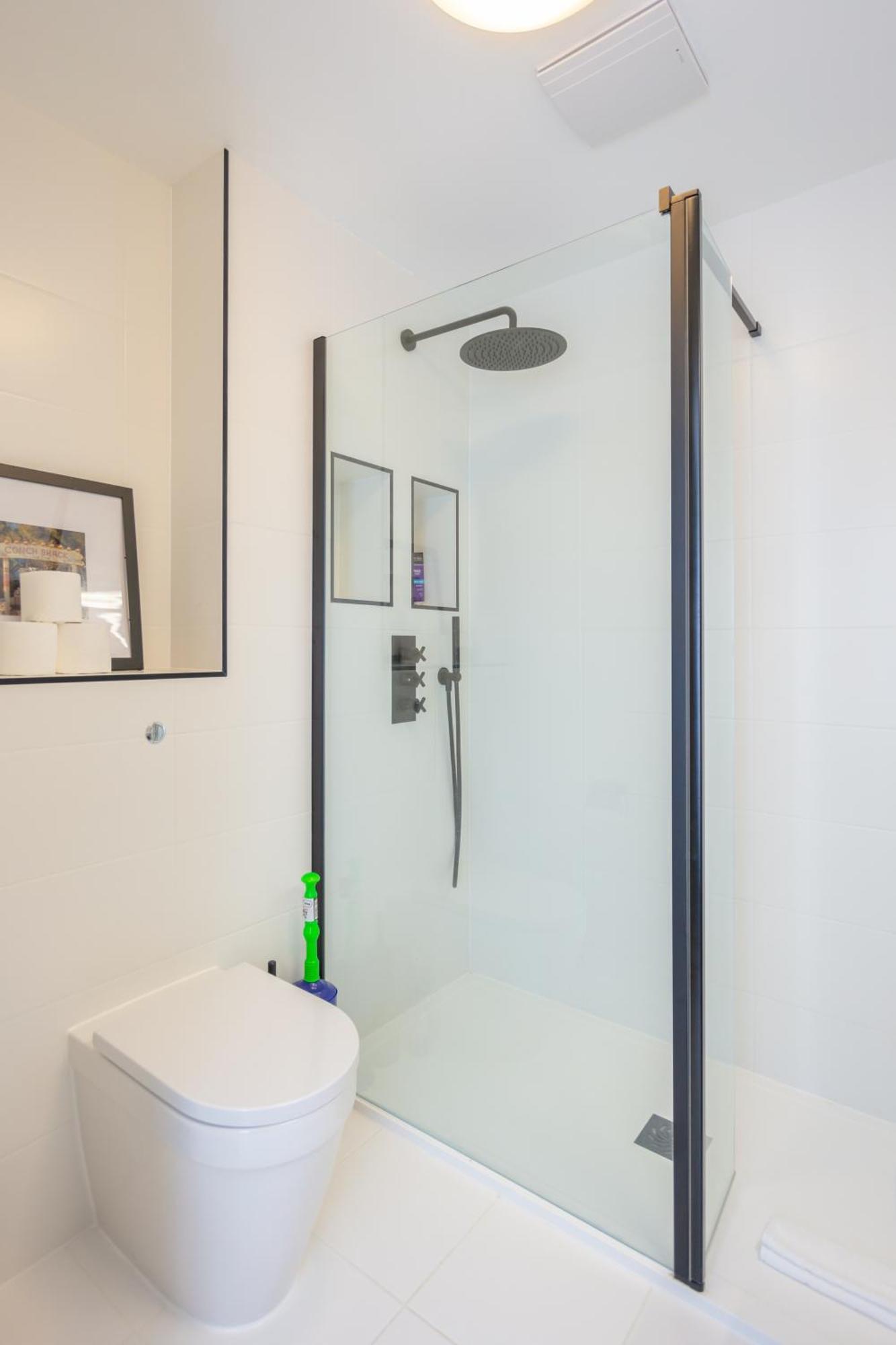 Stylish 1 Bedroom Apartment In Holborn In A Great Location ลอนดอน ภายนอก รูปภาพ