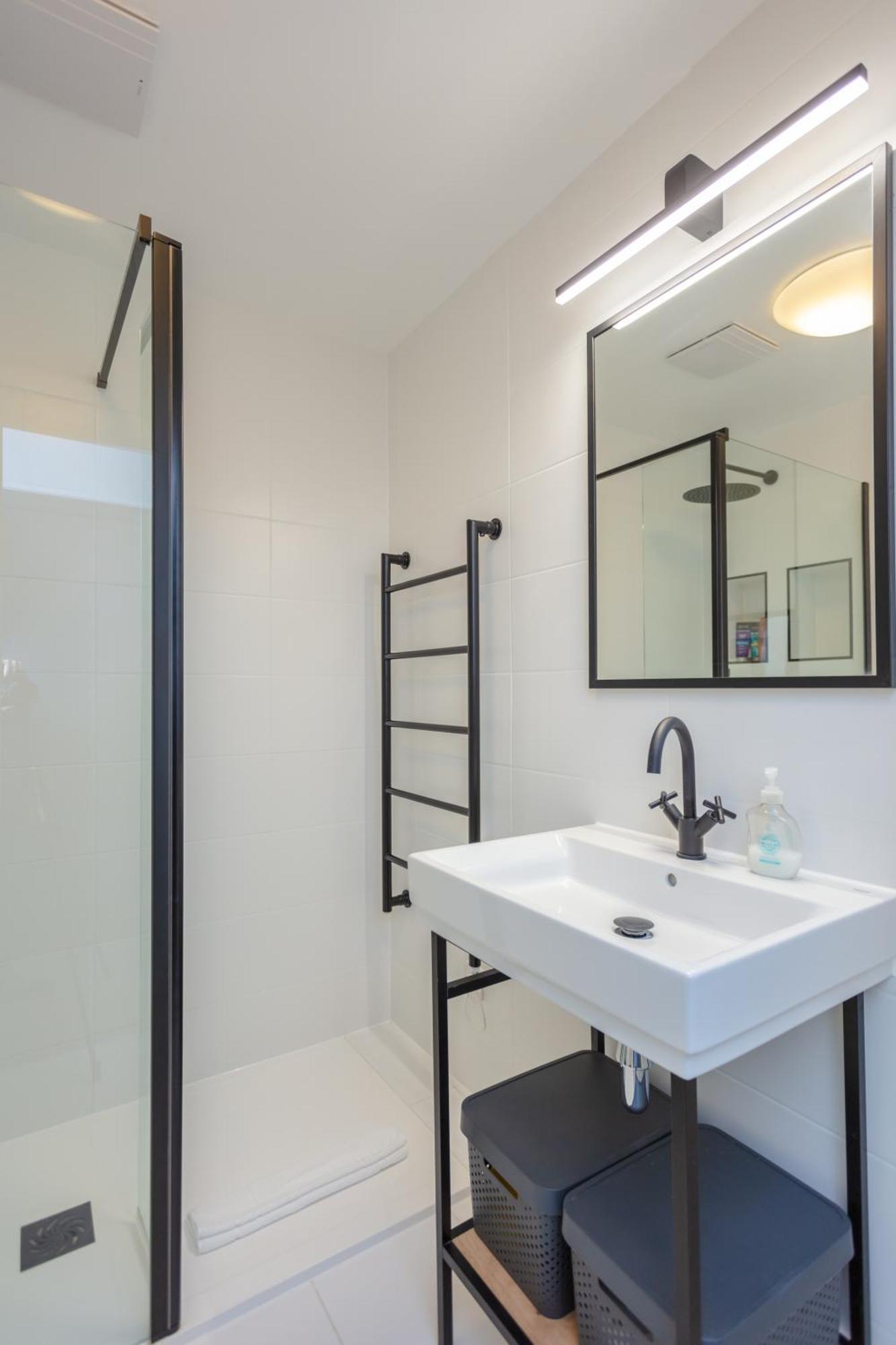 Stylish 1 Bedroom Apartment In Holborn In A Great Location ลอนดอน ภายนอก รูปภาพ